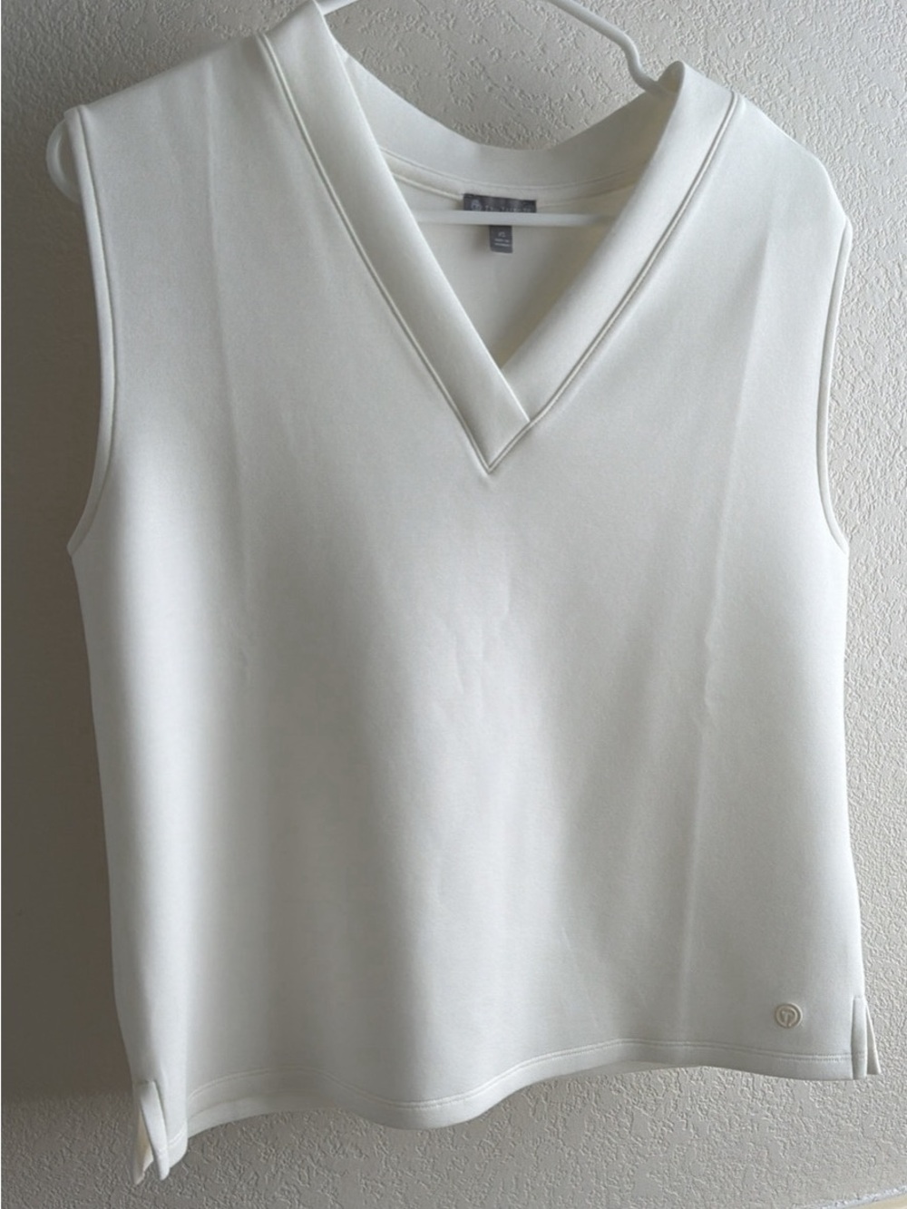 T By Talbots Sleeveless V-Neck White Women's Top Airknit XS
